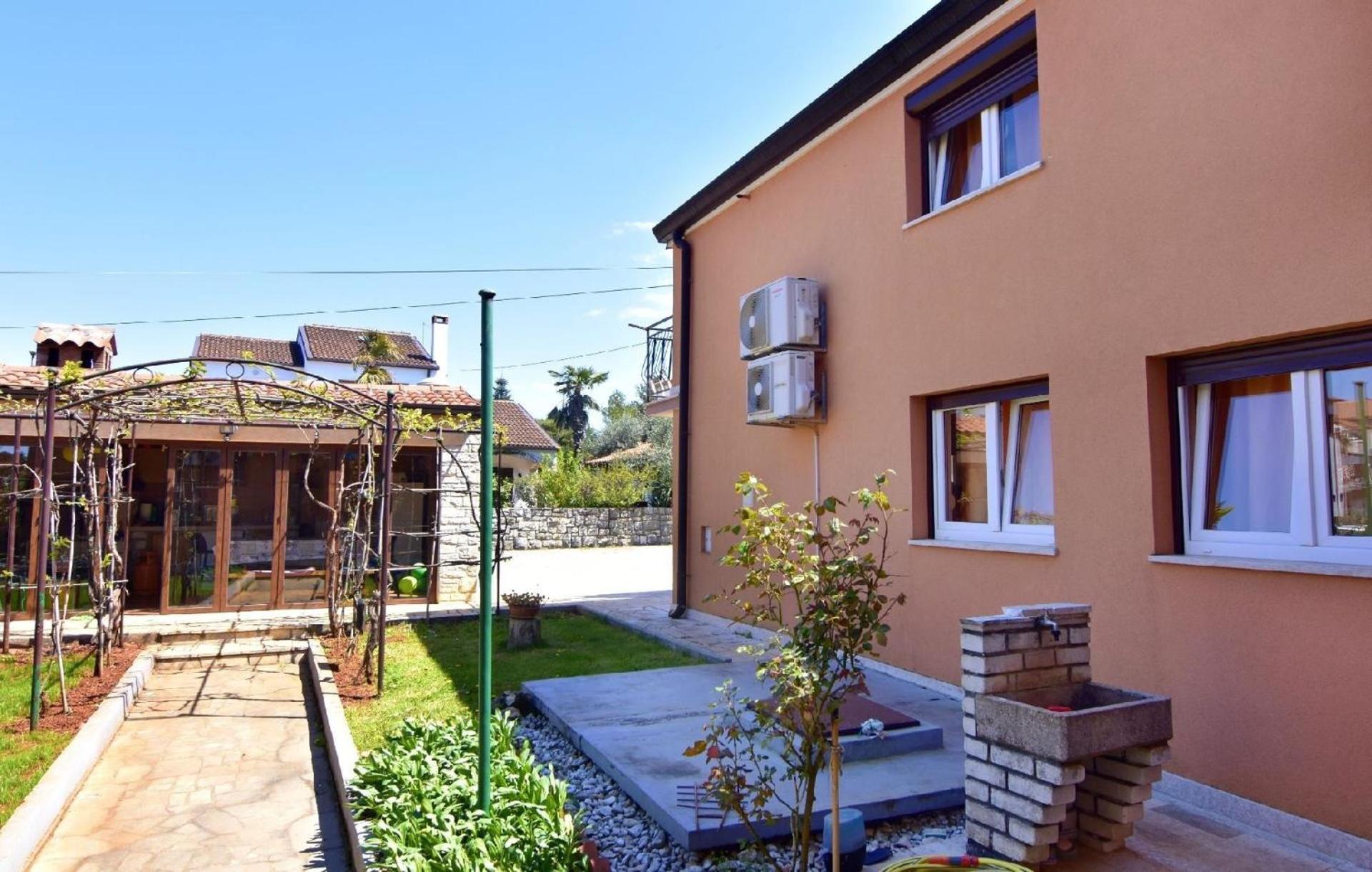 Apartmán In Mit Kleiner Terrasse Umag
